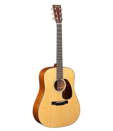 Martin Standard D-18, sis. Martin kova laukku